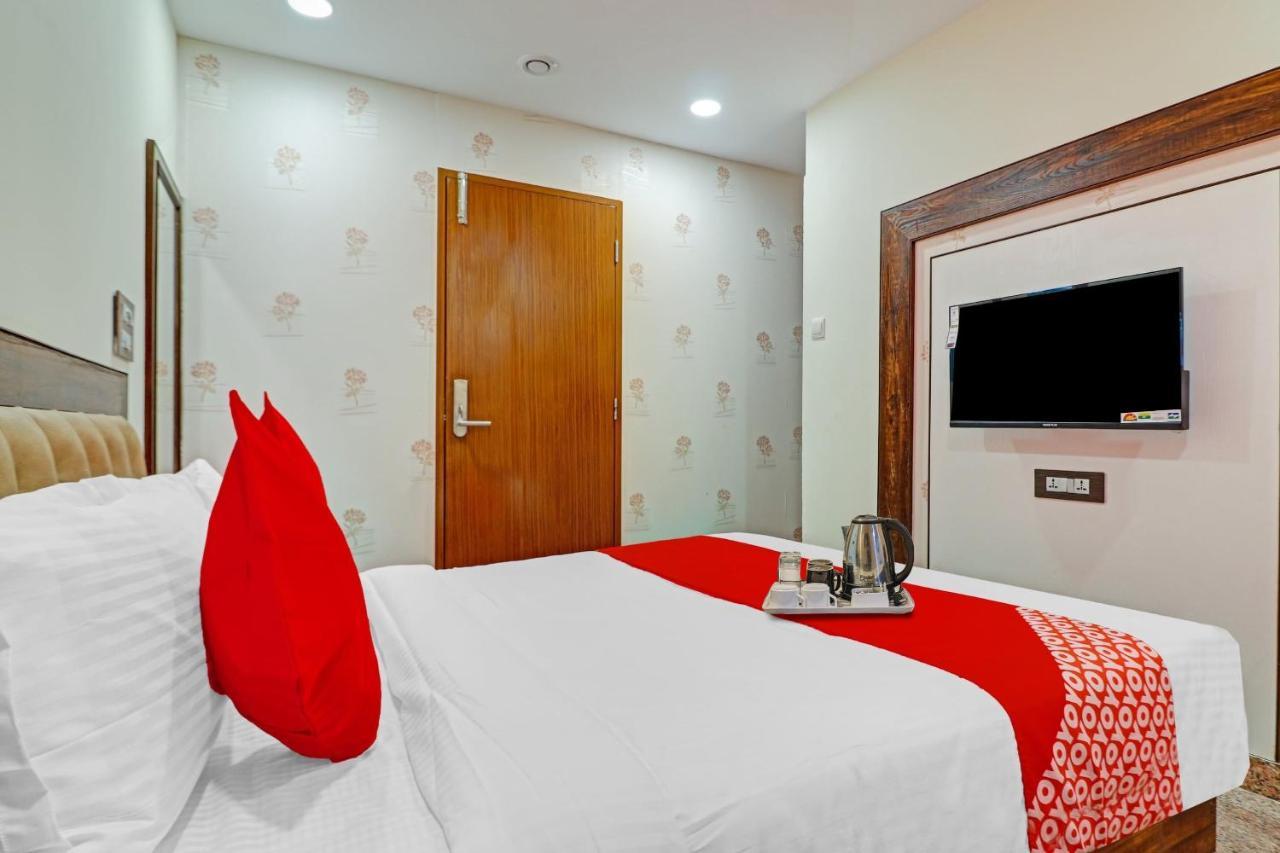 Heavens Inn Near Rasoolpura Metro Station Hyderabad Exterior photo