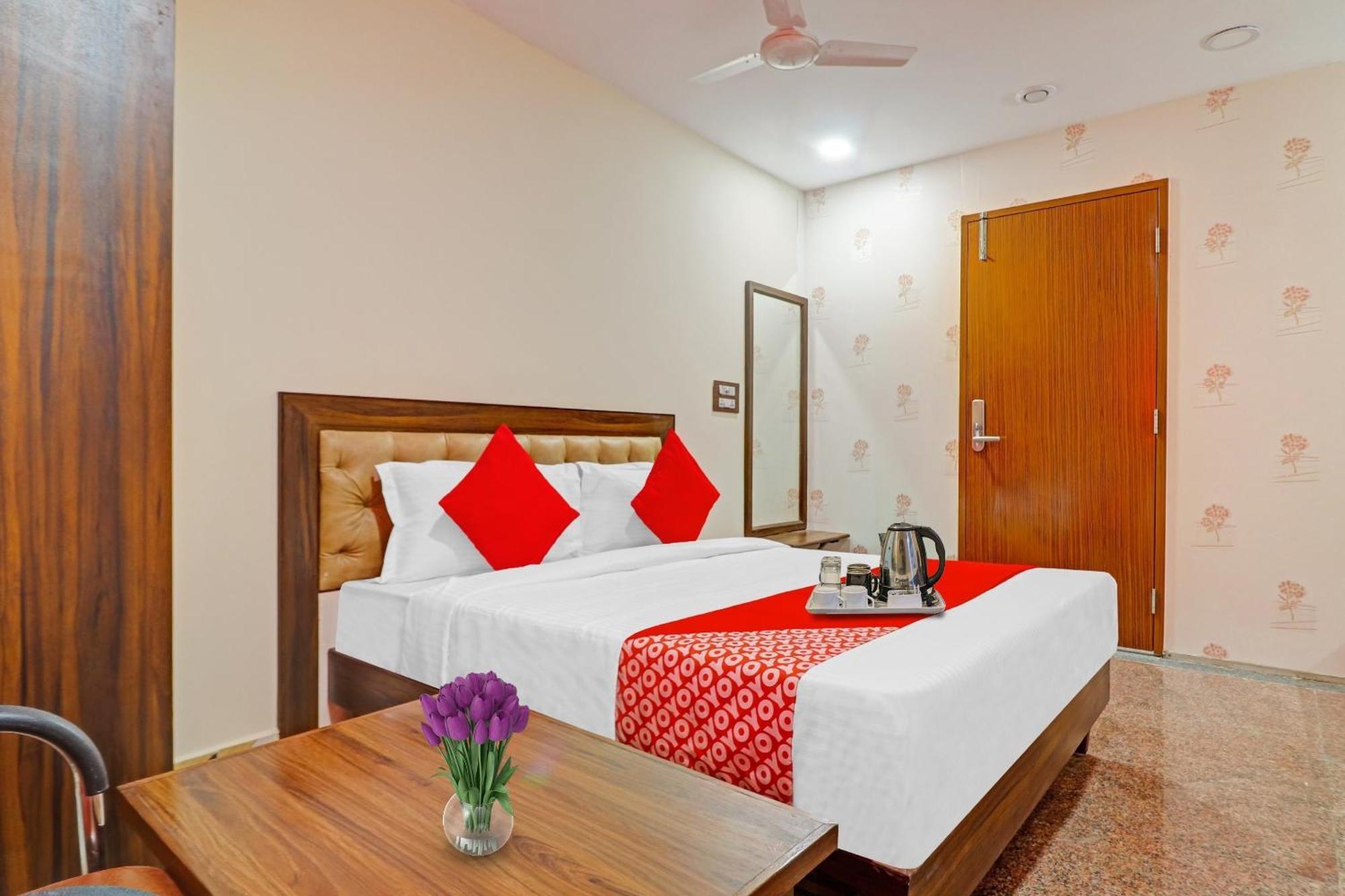 Heavens Inn Near Rasoolpura Metro Station Hyderabad Exterior photo