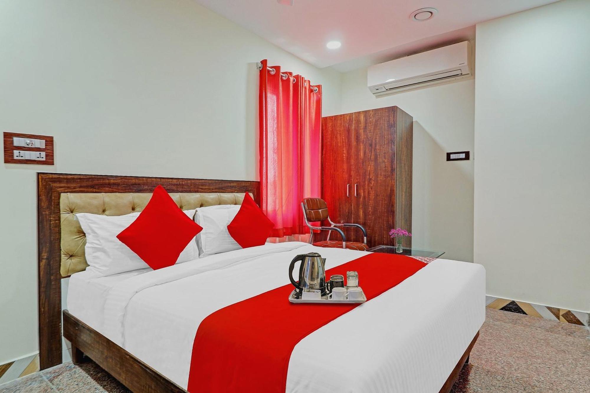 Heavens Inn Near Rasoolpura Metro Station Hyderabad Exterior photo