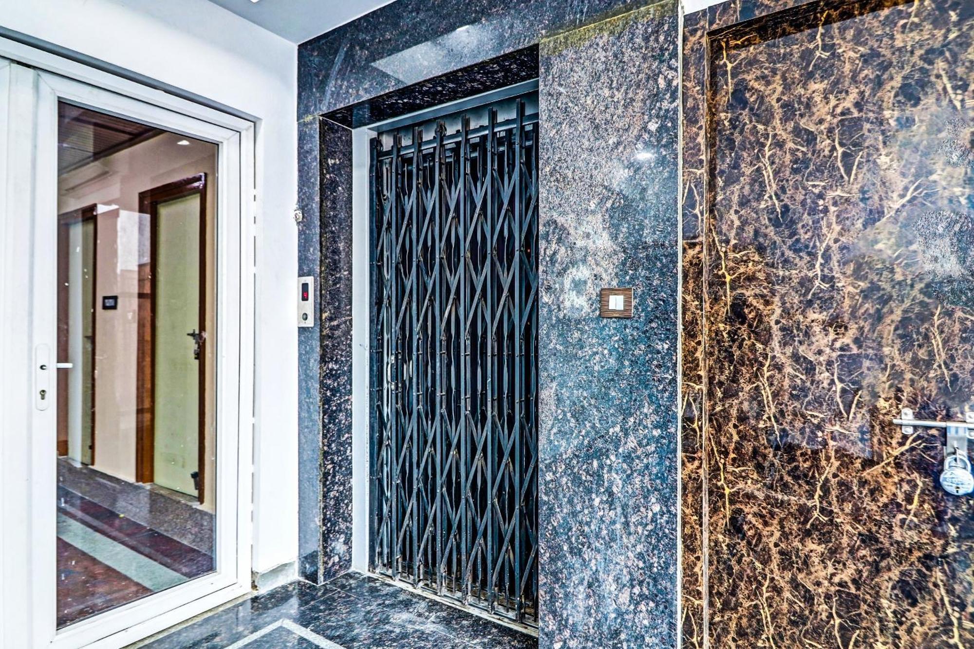 Heavens Inn Near Rasoolpura Metro Station Hyderabad Exterior photo