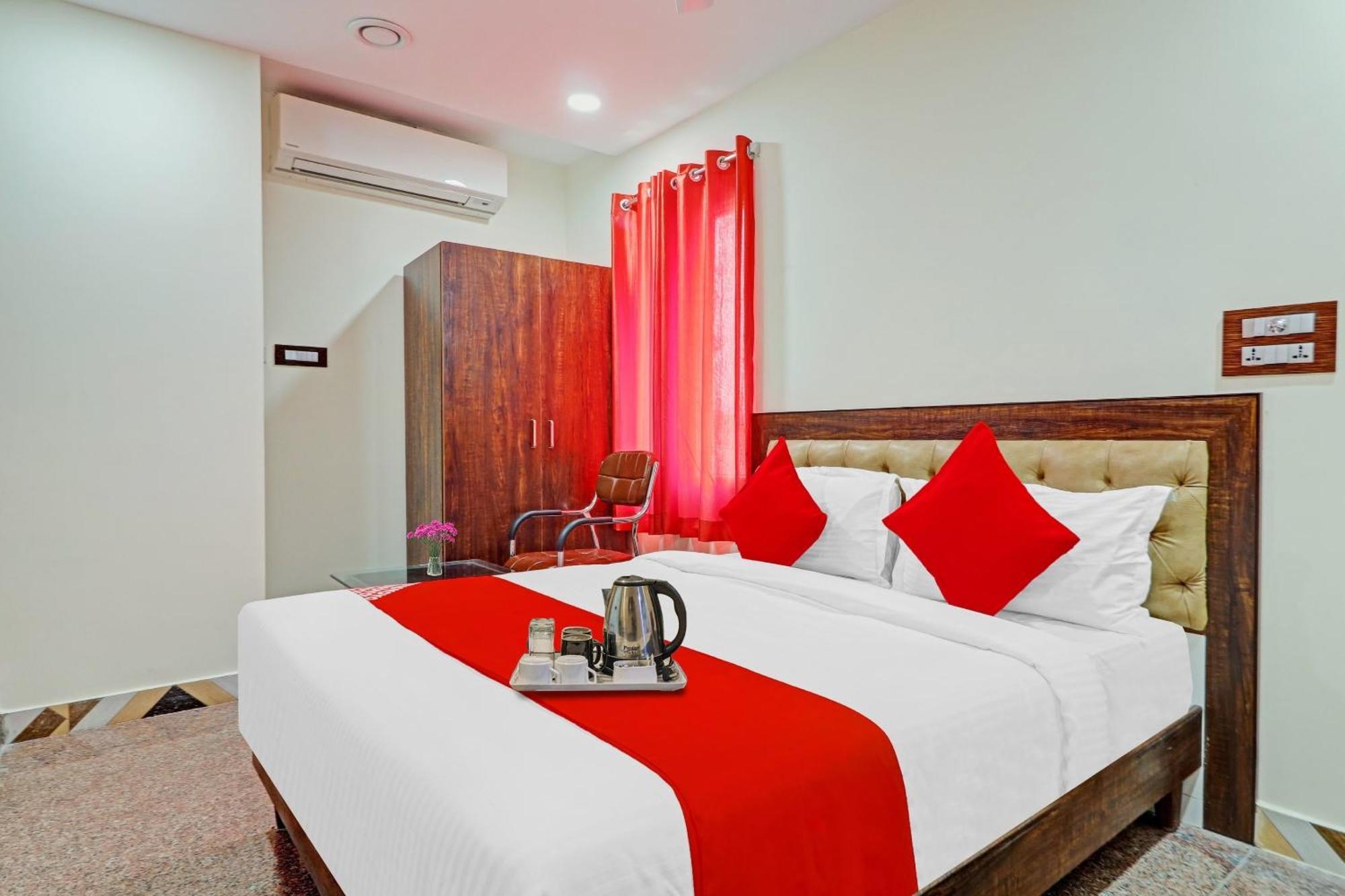 Heavens Inn Near Rasoolpura Metro Station Hyderabad Exterior photo