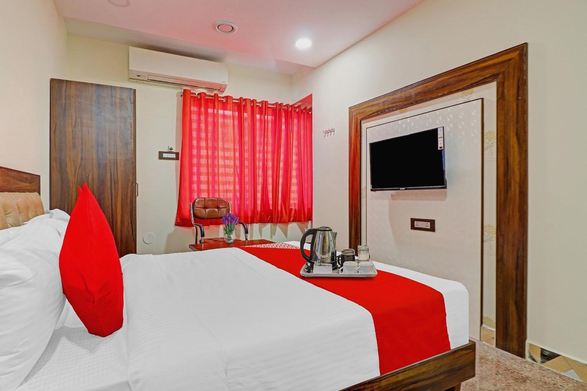Heavens Inn Near Rasoolpura Metro Station Hyderabad Exterior photo