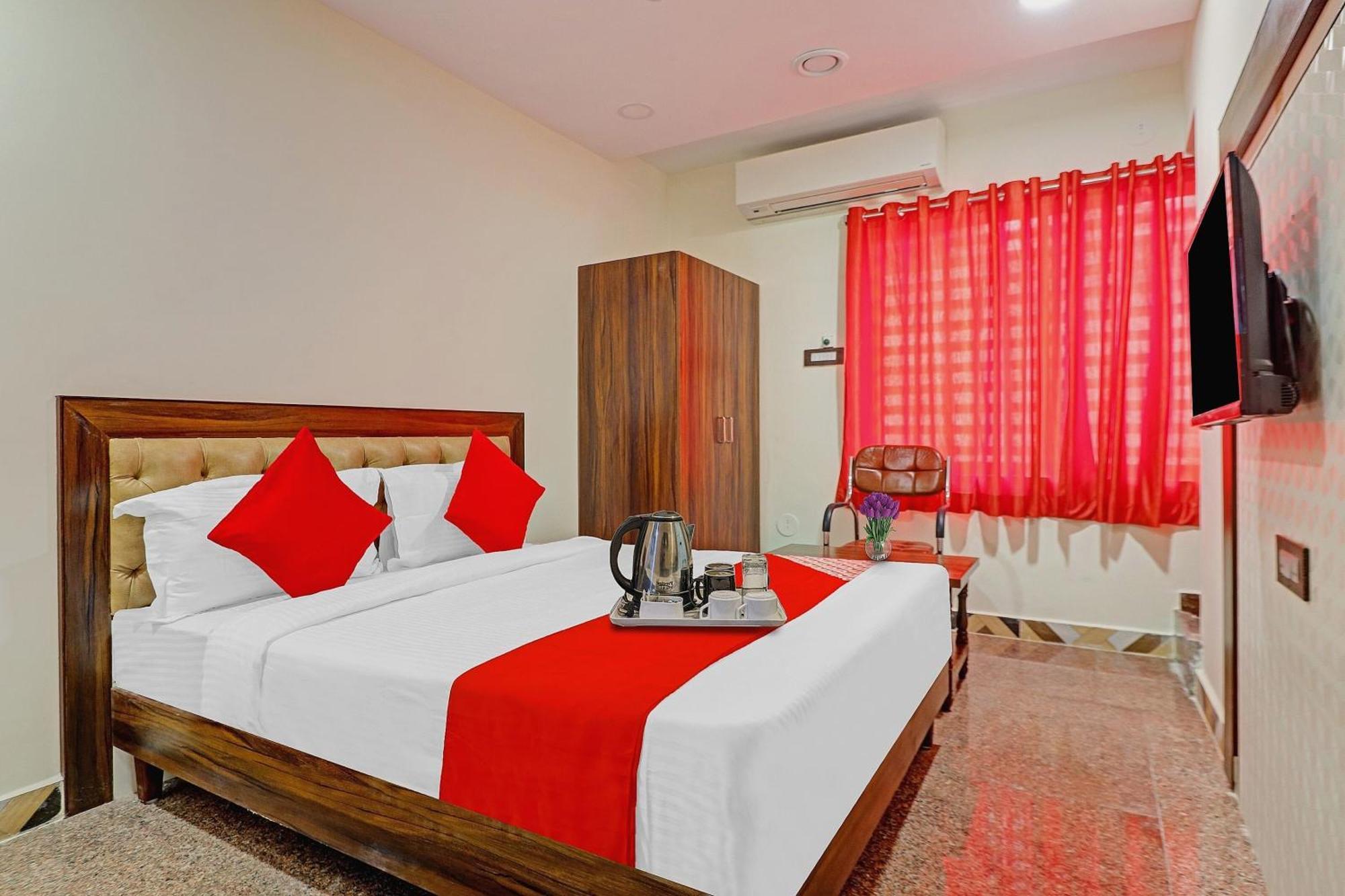 Heavens Inn Near Rasoolpura Metro Station Hyderabad Exterior photo